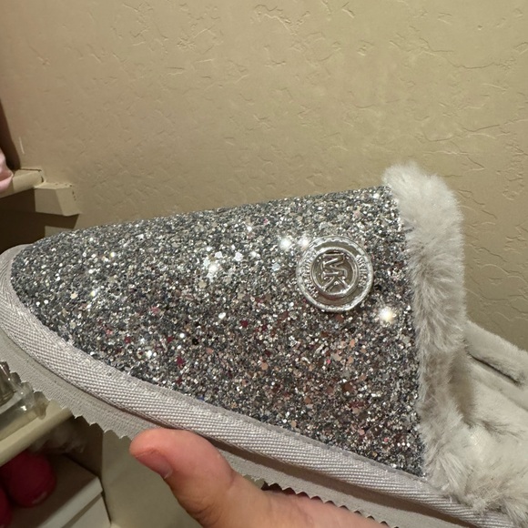 Michael kors slippers - Picture 3 of 5